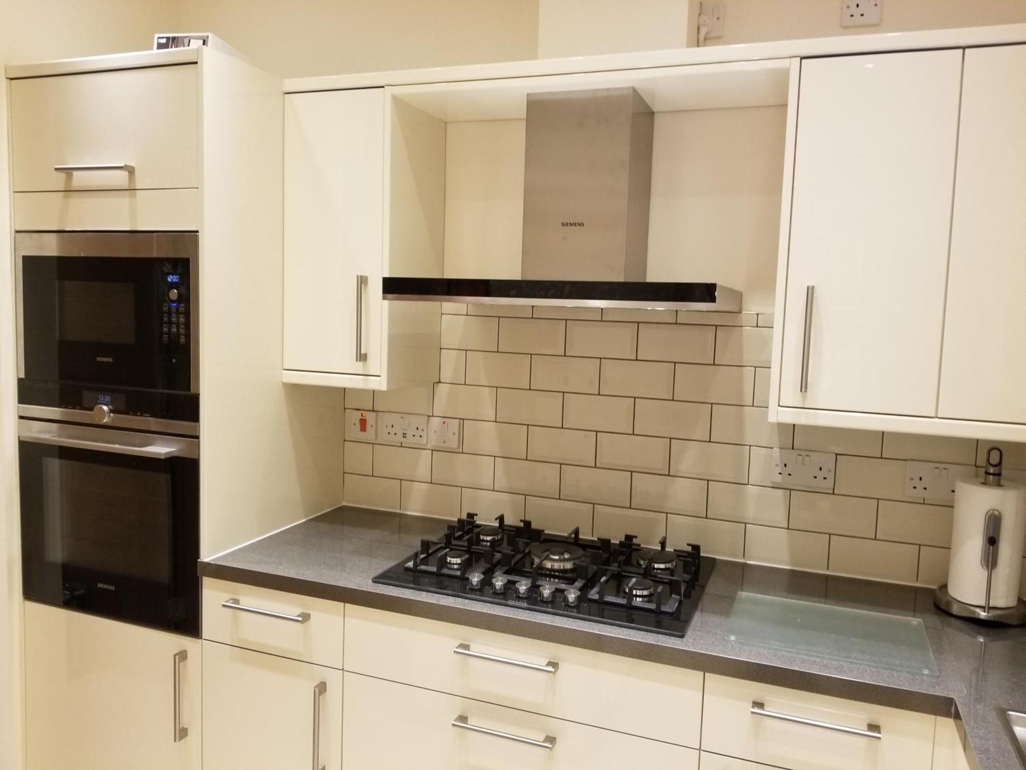 London Luxury Apartment 4 Bedroom Sleeps 12 People With 4 Bathrooms 1 Min Walk From Station Wanstead Exterior foto