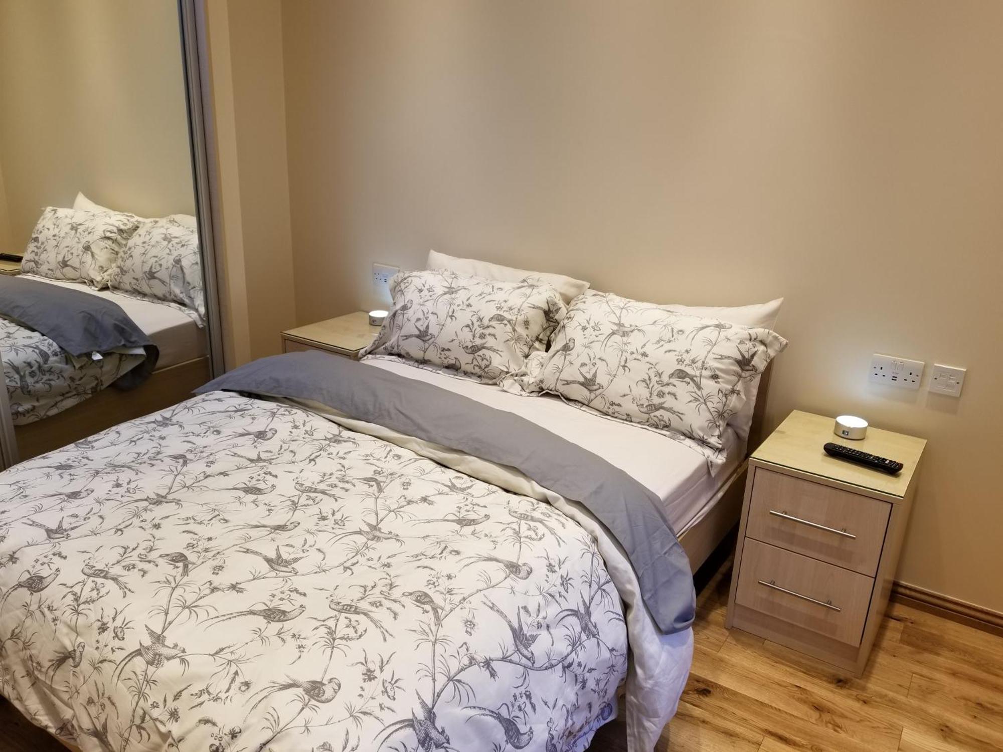 London Luxury Apartment 4 Bedroom Sleeps 12 People With 4 Bathrooms 1 Min Walk From Station Wanstead Exterior foto